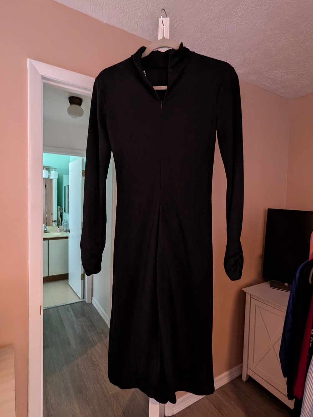 Isaac Mizrahi Black Long-Sleeve Midi Dress